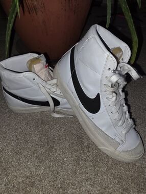 Nike Mid 77 Blazer High Top Sneakers White size 7